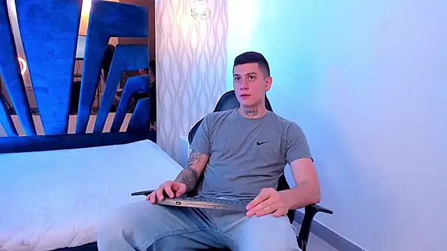 Yeiko Romero  online show from 03/12/25, 05:28