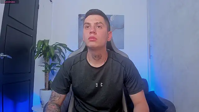 Yeiko Romero  online show from 11/21/25, 07:01