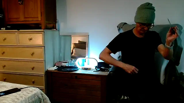 ImYourXtoy online show from 05/19/26, 02:01