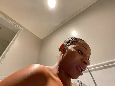 Snapshot of wynterheat chatting on 12/11/24, 12:23 wynterheat online show from 12/11/24, 12:23
