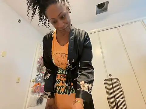 Snapshot of wynterheat chatting on 01/11/25, 03:52 wynterheat online show from 01/11/25, 03:52