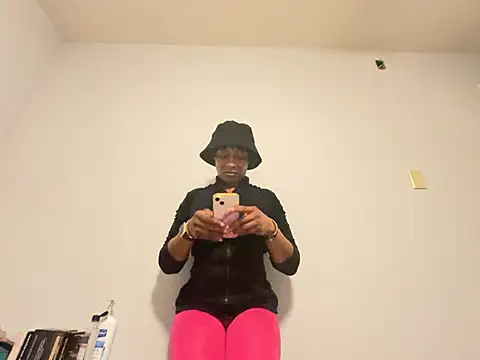 Snapshot of wynterheat chatting on 02/09/25, 08:22 wynterheat online show from 02/09/25, 08:22