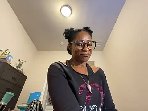 Snapshot of wynterheat chatting on 10/24/25, 06:21 wynterheat online show from 10/24/25, 06:21