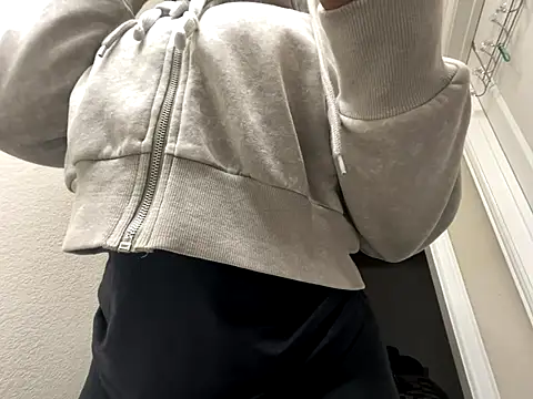 Snapshot of wynterheat chatting on 11/01/25, 07:10 wynterheat online show from 11/01/25, 07:10