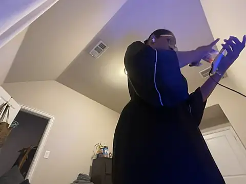 Snapshot of wynterheat chatting on 11/03/25, 01:08 wynterheat online show from 11/03/25, 01:08