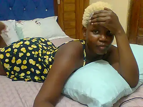 Snapshot of Bootylicious- chatting on 10/22/25, 06:40 Bootylicious- online show from 10/22/25, 06:40