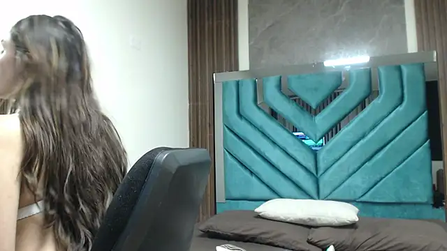 ValeryLargo online show from 01/04/25, 12:16