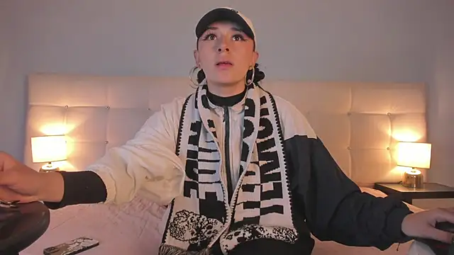 Snapshot of Zowi_Hottiee chatting on 02/05/25, 02:19 Zowi Hottiee online show from 02/05/25, 02:19