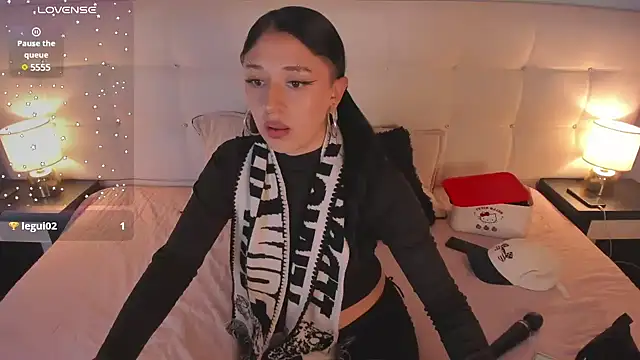 Snapshot of Zowi_Hottiee chatting on 02/05/25, 05:20 Zowi Hottiee online show from 02/05/25, 05:20