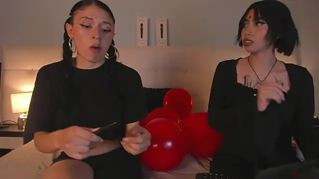 Snapshot of Zowi_Hottiee chatting on 02/13/25, 05:16 Zowi Hottiee online show from 02/13/25, 05:16