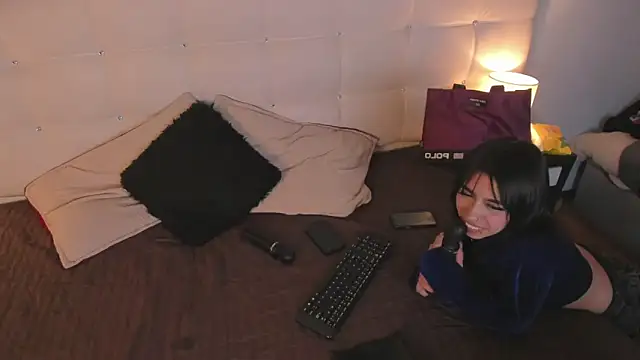 Snapshot of Zowi_Hottiee chatting on 02/19/25, 06:00 Zowi Hottiee online show from 02/19/25, 06:00