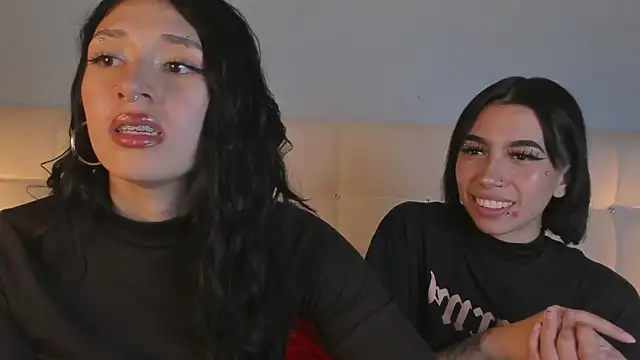 Snapshot of Zowi_Hottiee chatting on 03/11/25, 03:05 Zowi Hottiee online show from 03/11/25, 03:05