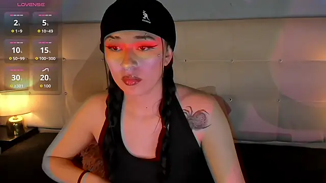 Snapshot of Zowi_Hottiee chatting on 09/16/25, 04:02 Zowi Hottiee online show from 09/16/25, 04:02