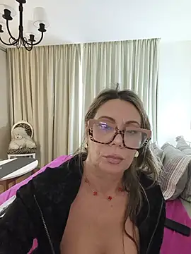 lolavalecuatro online show from 05/31/26, 06:09