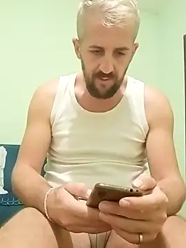 Snapshot of GrofLicno chatting on 10/31/25, 10:33 GrofLicno online show from 10/31/25, 10:33