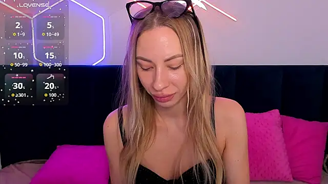 Diana Garrett online show from 10/10/25, 01:37