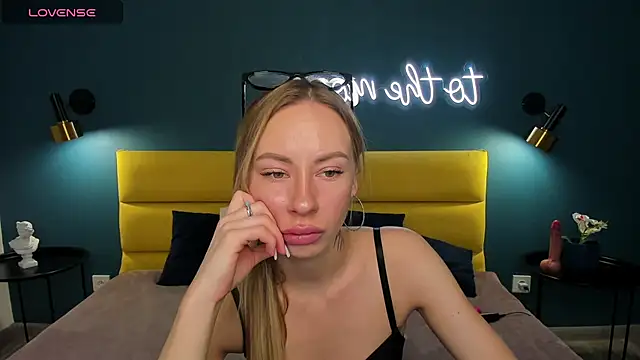 Diana Garrett online show from 10/11/25, 01:38