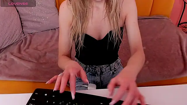 Diana Garrett online show from 11/26/25, 01:39