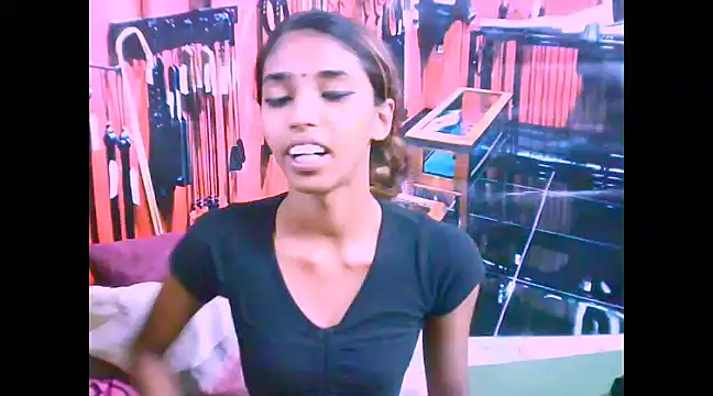 IndianSexySlender online show from 03/18/25, 11:41