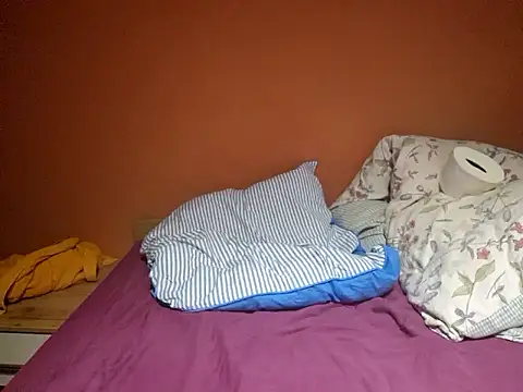 Josephine LIVE online show from 10/19/25, 07:25