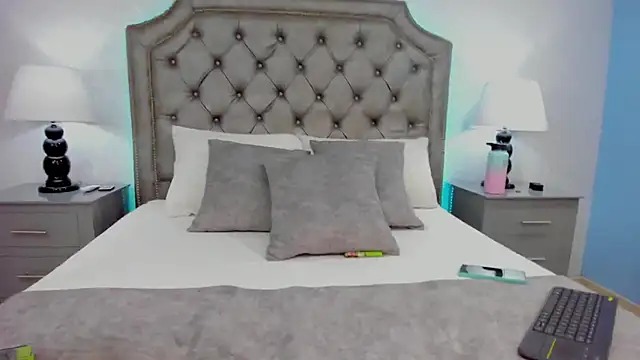 Snapshot of MadissonBacker chatting on 10/19/25, 11:44 MadissonBacker online show from 10/19/25, 11:44