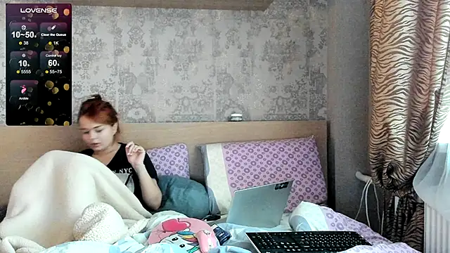 Snapshot of purebeautie13 chatting on 12/19/24, 11:07 purebeautie13 online show from 12/19/24, 11:07