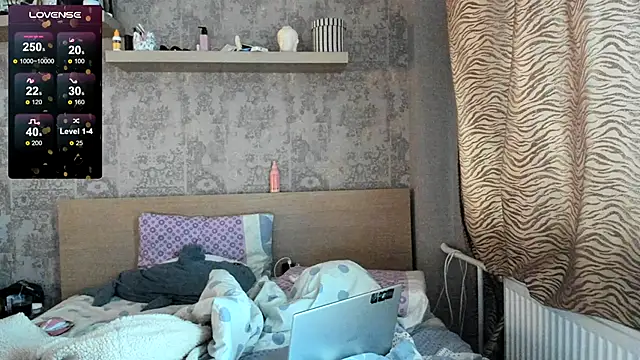 Snapshot of purebeautie13 chatting on 12/20/24, 10:05 purebeautie13 online show from 12/20/24, 10:05