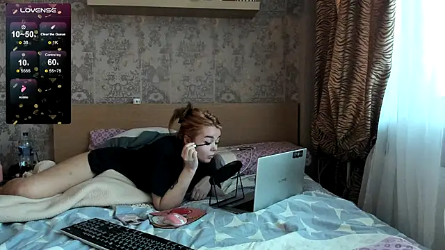 Snapshot of purebeautie13 chatting on 12/25/24, 10:39 purebeautie13 online show from 12/25/24, 10:39