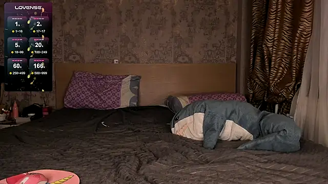 Snapshot of purebeautie13 chatting on 12/25/24, 01:41 purebeautie13 online show from 12/25/24, 01:41