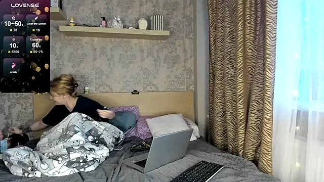 Snapshot of purebeautie13 chatting on 01/16/25, 10:10 purebeautie13 online show from 01/16/25, 10:10