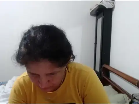 Snapshot of Angelinna_Milf chatting on 10/23/25, 02:38 Angelinna Milf online show from 10/23/25, 02:38