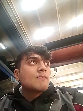 Snapshot of boy_3835 chatting on 03/18/25, 10:37 boy 3835 online show from 03/18/25, 10:37