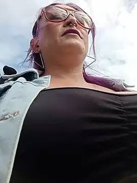 sophie banger online show from 07/16/26, 08:15