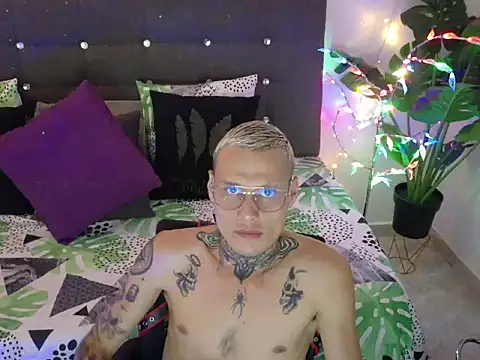 Snapshot of fucking_sinner chatting on 11/30/25, 04:27 fucking sinner online show from 11/30/25, 04:27