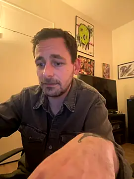 Snapshot of defbond420 chatting on 10/18/25, 08:42 defbond420 online show from 10/18/25, 08:42