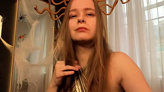 Snapshot of CassieCool chatting on 10/31/25, 01:01 CassieCool online show from 10/31/25, 01:01