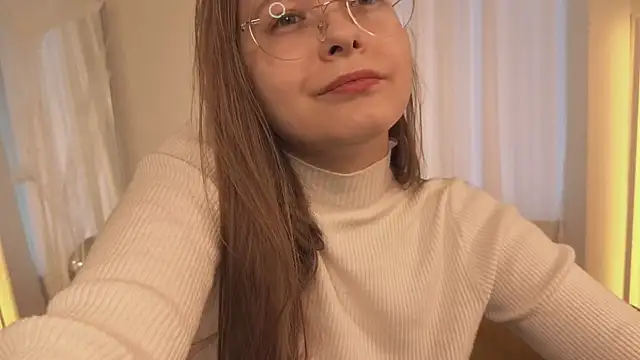 Snapshot of CassieCool chatting on 11/02/25, 12:40 CassieCool online show from 11/02/25, 12:40