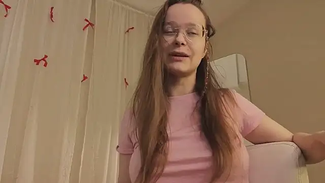 Snapshot of CassieCool chatting on 12/14/25, 12:43 CassieCool online show from 12/14/25, 12:43