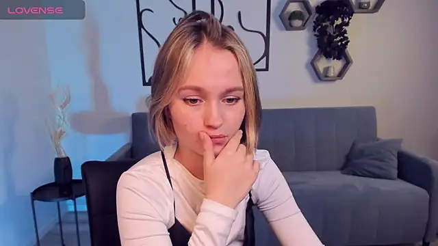 BritnieCute online show from 12/03/24, 06:37