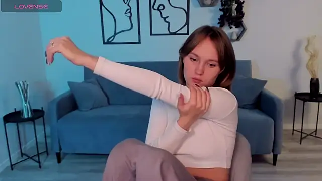 BritnieCute online show from 10/29/25, 05:20