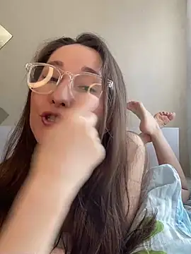 cutte dora online show from 03/17/25, 10:38