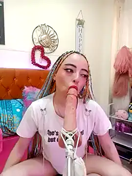 Snapshot of Yennastone chatting on 12/07/24, 06:15 Yennastone online show from 12/07/24, 06:15