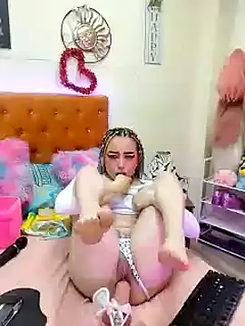 Snapshot of Yennastone chatting on 12/08/24, 05:55 Yennastone online show from 12/08/24, 05:55