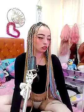 Snapshot of Yennastone chatting on 12/20/24, 05:40 Yennastone online show from 12/20/24, 05:40