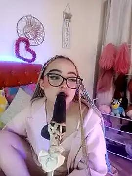 Snapshot of Yennastone chatting on 12/22/24, 06:17 Yennastone online show from 12/22/24, 06:17