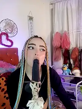 Snapshot of Yennastone chatting on 12/26/24, 03:16 Yennastone online show from 12/26/24, 03:16