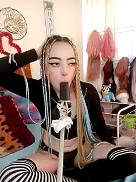 Snapshot of Yennastone chatting on 12/26/24, 06:33 Yennastone online show from 12/26/24, 06:33