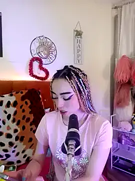 Snapshot of Yennastone chatting on 01/01/25, 03:56 Yennastone online show from 01/01/25, 03:56