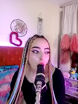 Snapshot of Yennastone chatting on 01/03/25, 01:05 Yennastone online show from 01/03/25, 01:05