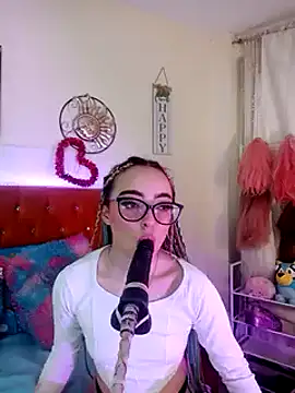 Snapshot of Yennastone chatting on 01/04/25, 05:05 Yennastone online show from 01/04/25, 05:05